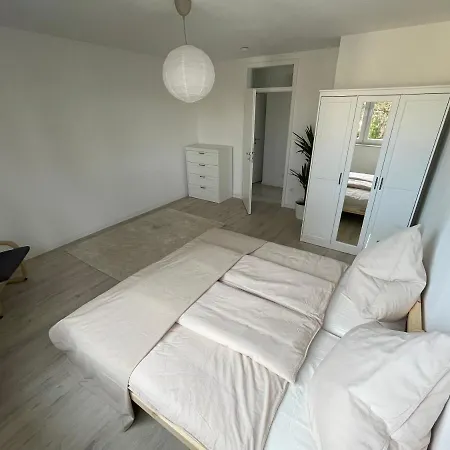 Apartment Renovierte, Voll Eingerichtete 80m² Ferienwohnung