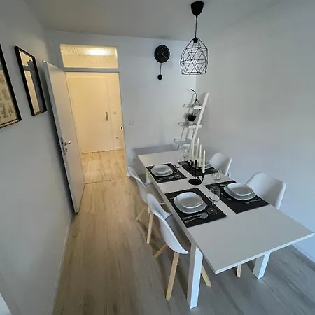 Apartment Renovierte, Voll Eingerichtete 80m² Ferienwohnung