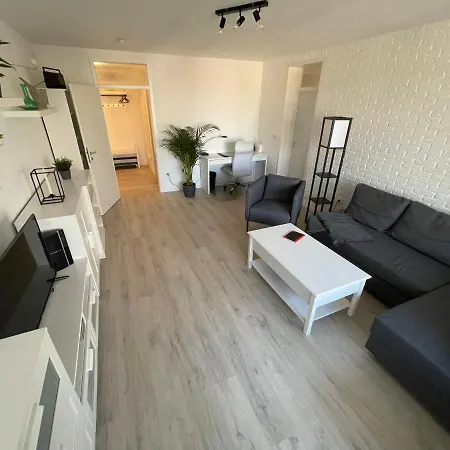Apartment Renovierte, Voll Eingerichtete 80m² Ferienwohnung *